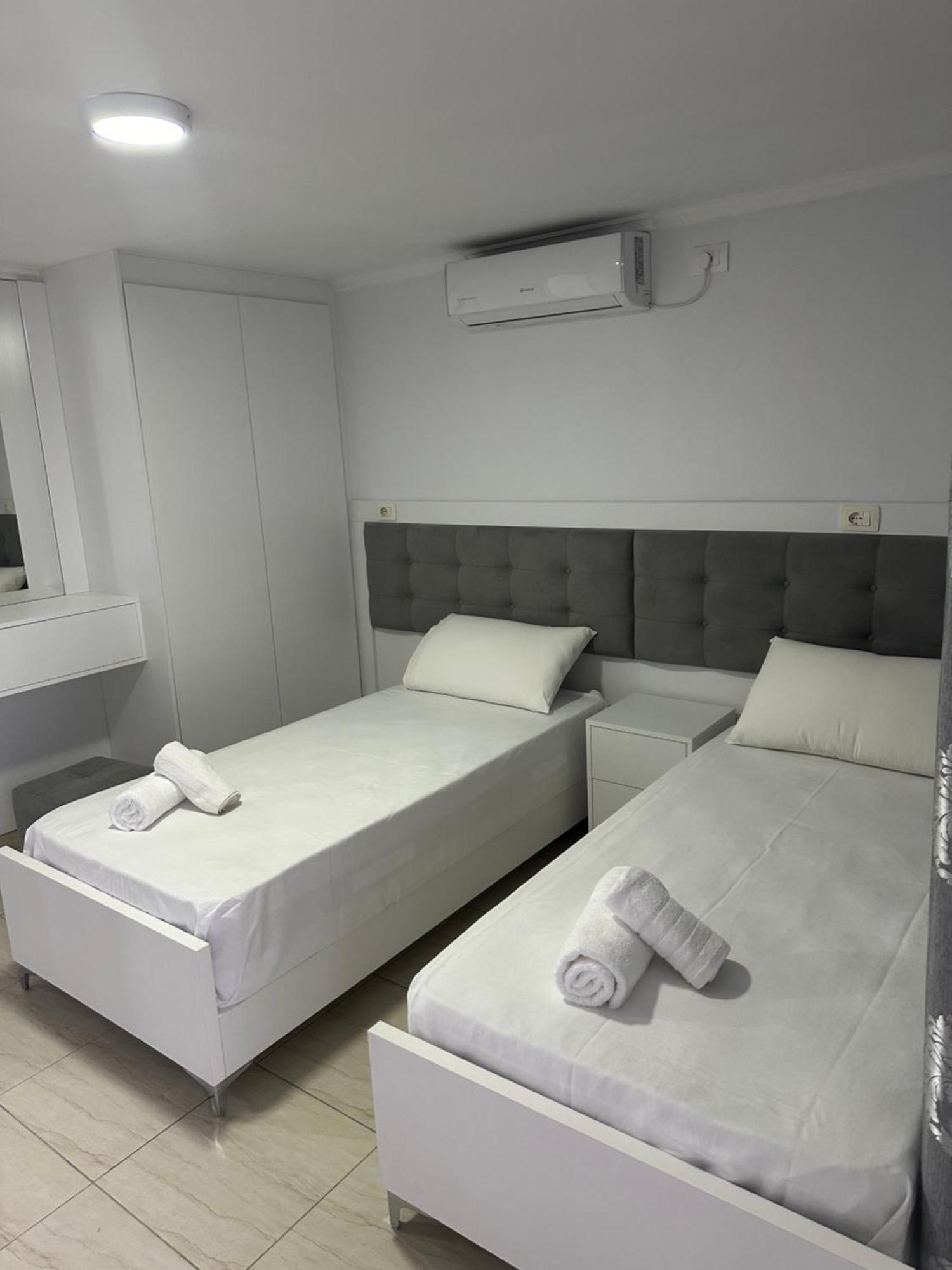 Villa Kevin'S Sarandë Buitenkant foto