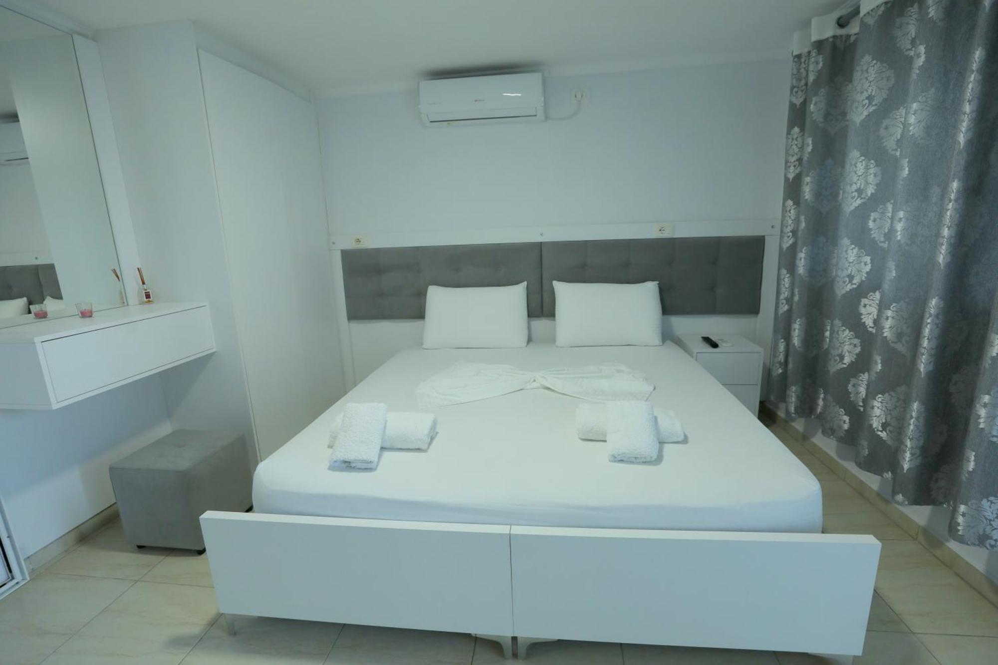 Villa Kevin'S Sarandë Buitenkant foto