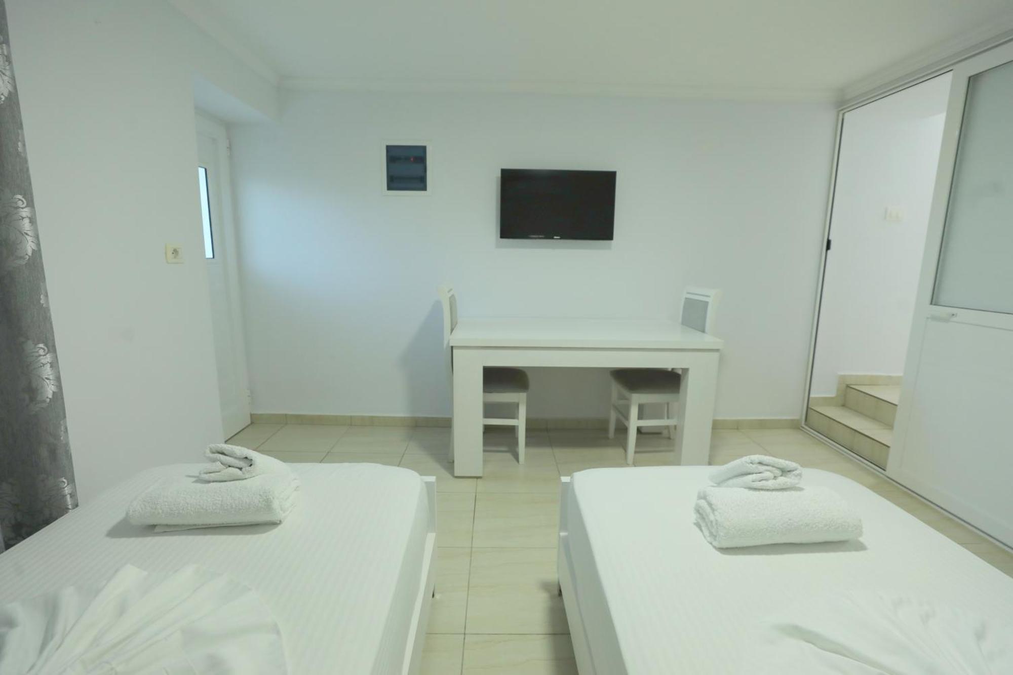 Villa Kevin'S Sarandë Buitenkant foto