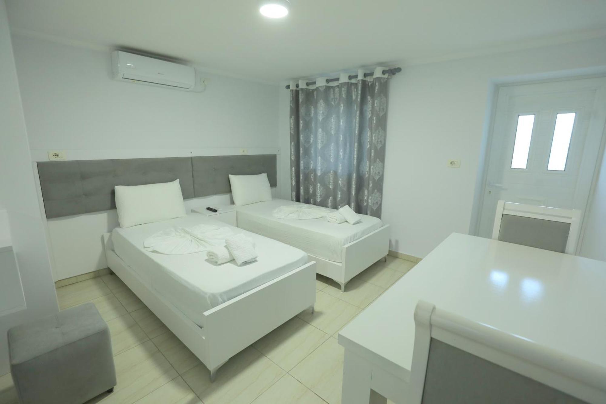 Villa Kevin'S Sarandë Buitenkant foto