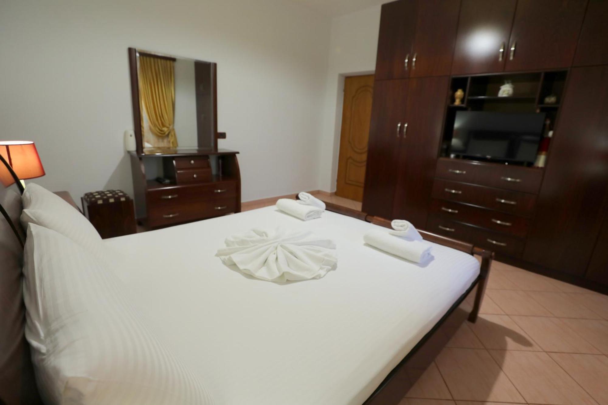 Villa Kevin'S Sarandë Buitenkant foto